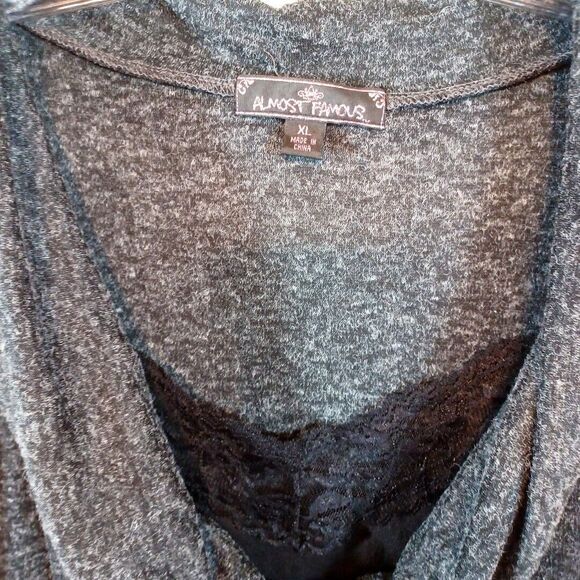 Almost Famous Women Grey Cowl Neck Lace Insert Short Sleeve Casual Sweater Sz XL - Picture 3 of 7